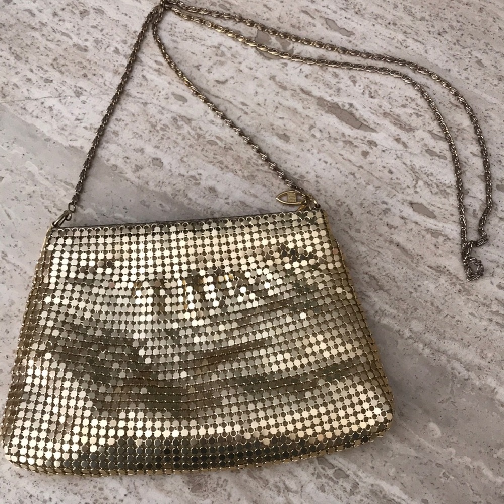 Gold purse 👛 very vintage looking